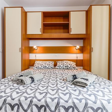 Sunshine Apartments Funtana With Balcony And Sea View Exterior photo
