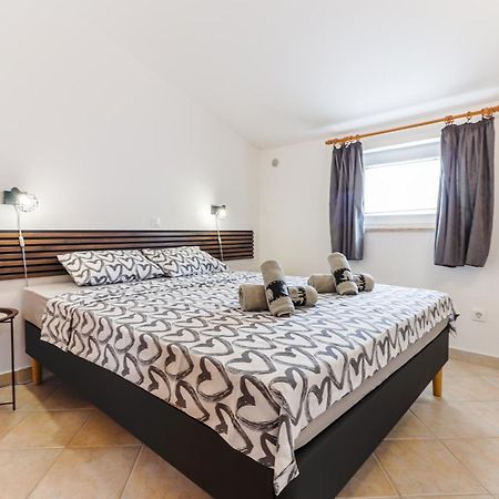 Sunshine Apartments Funtana With Balcony And Sea View Exterior photo