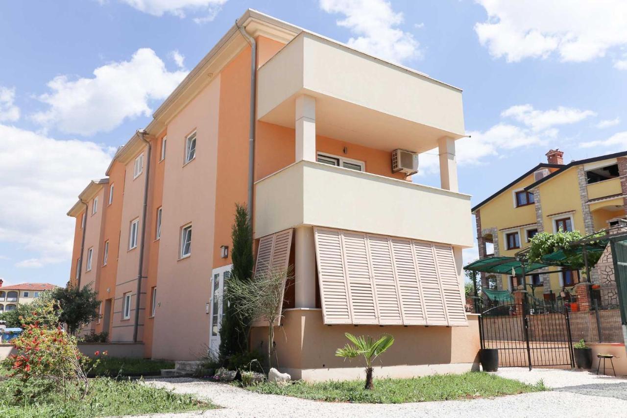 Sunshine Apartments Funtana With Balcony And Sea View Exterior photo