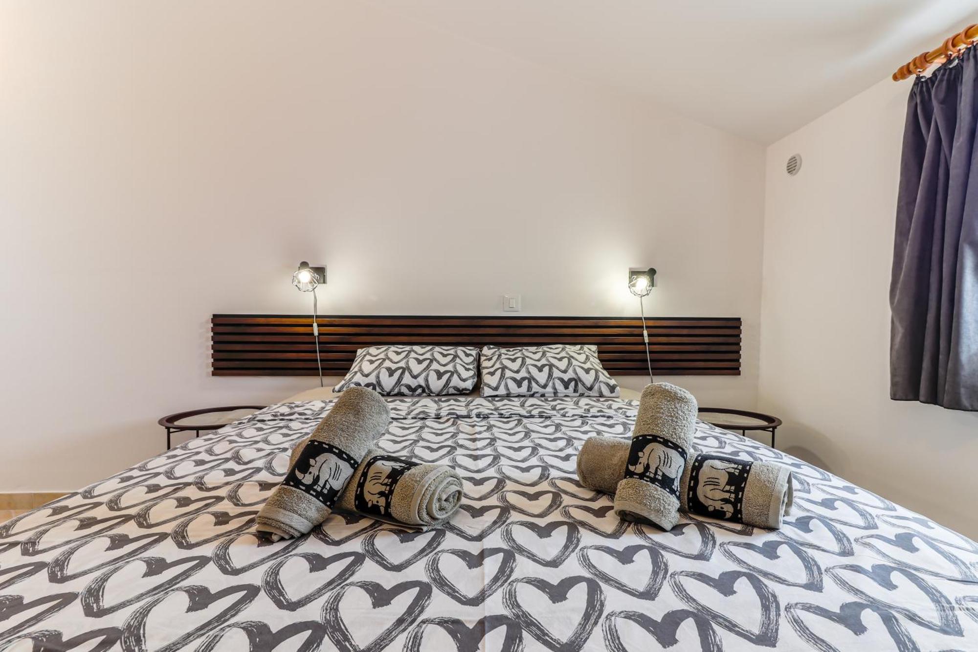 Sunshine Apartments Funtana With Balcony And Sea View Exterior photo