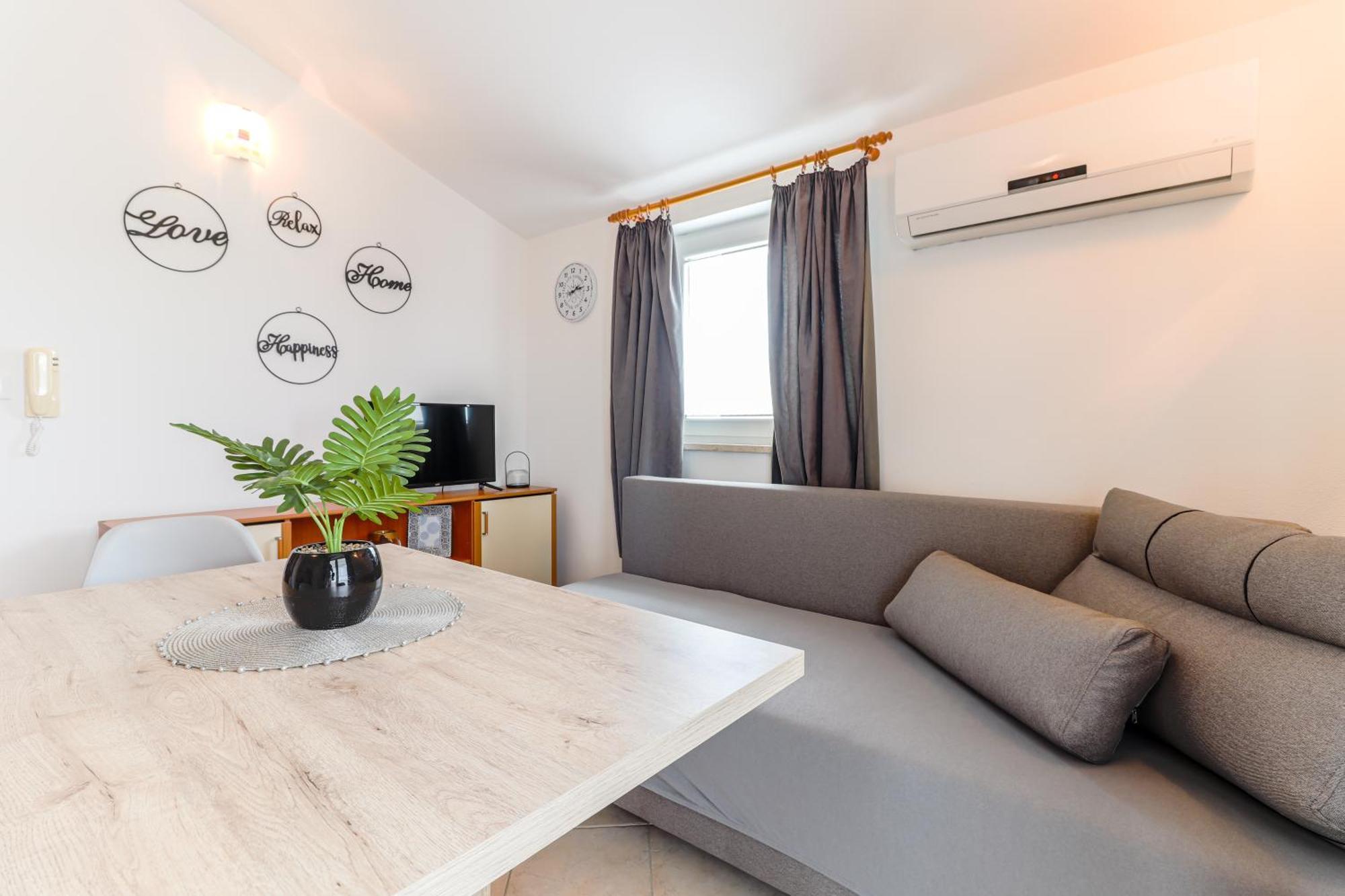 Sunshine Apartments Funtana With Balcony And Sea View Exterior photo