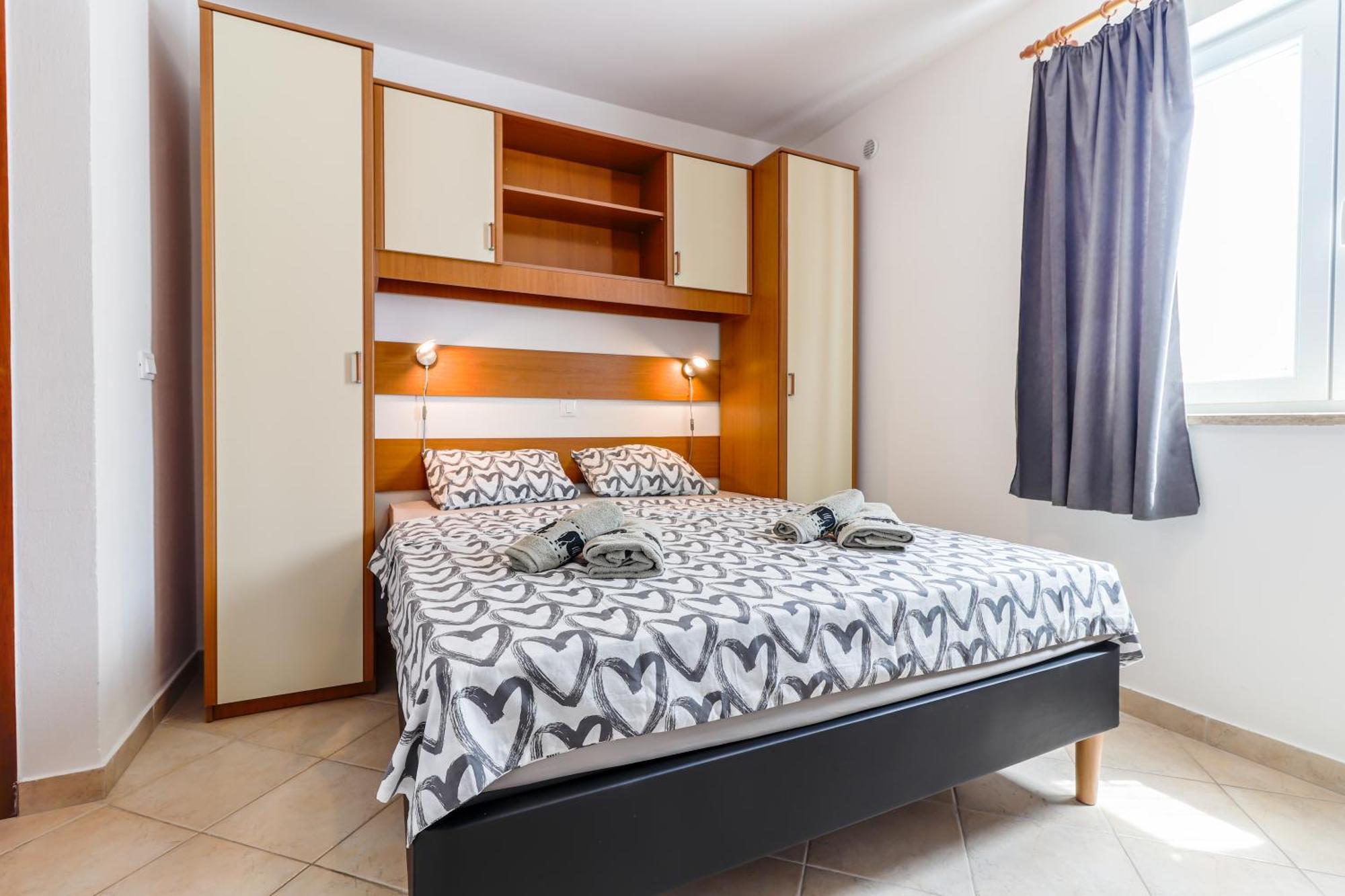 Sunshine Apartments Funtana With Balcony And Sea View Exterior photo