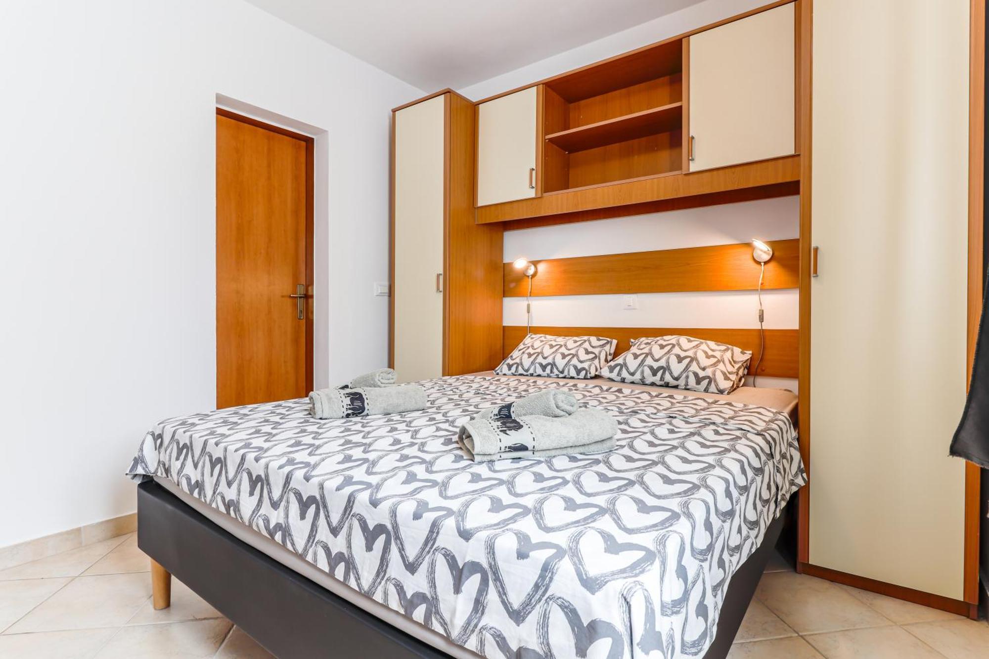 Sunshine Apartments Funtana With Balcony And Sea View Exterior photo